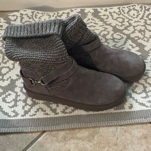 Brand new never worn gray Uggs